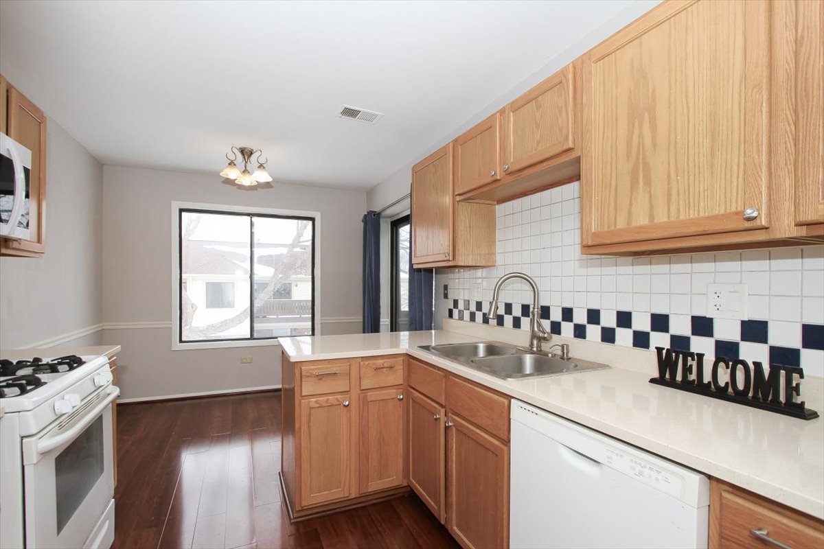 2332 N Old Hicks Road #8, Palatine, IL 60074