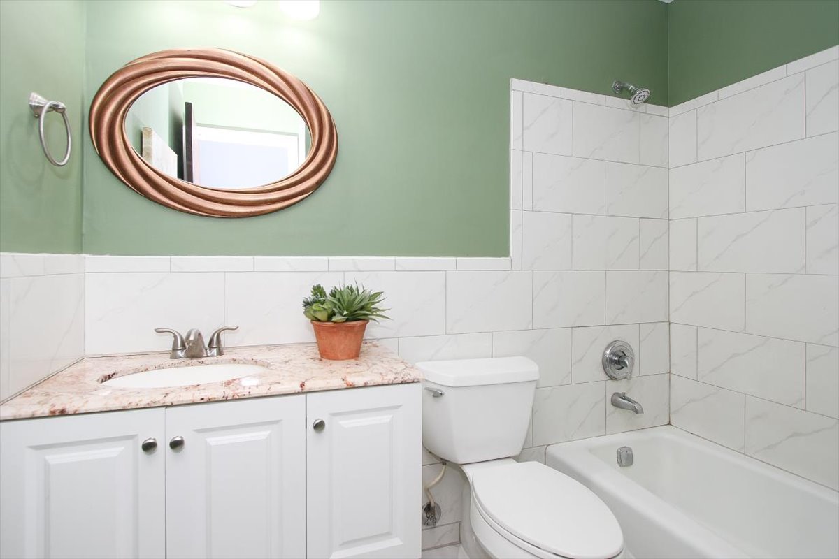 2332 N Old Hicks Road #8, Palatine, IL 60074