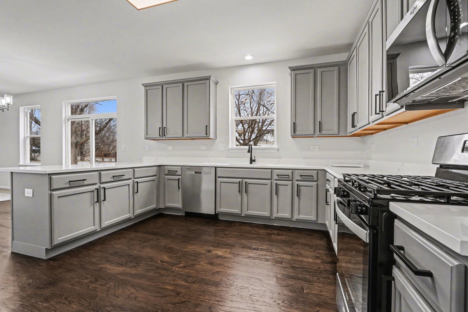 313 Kensington Drive, Oswego, IL 60543