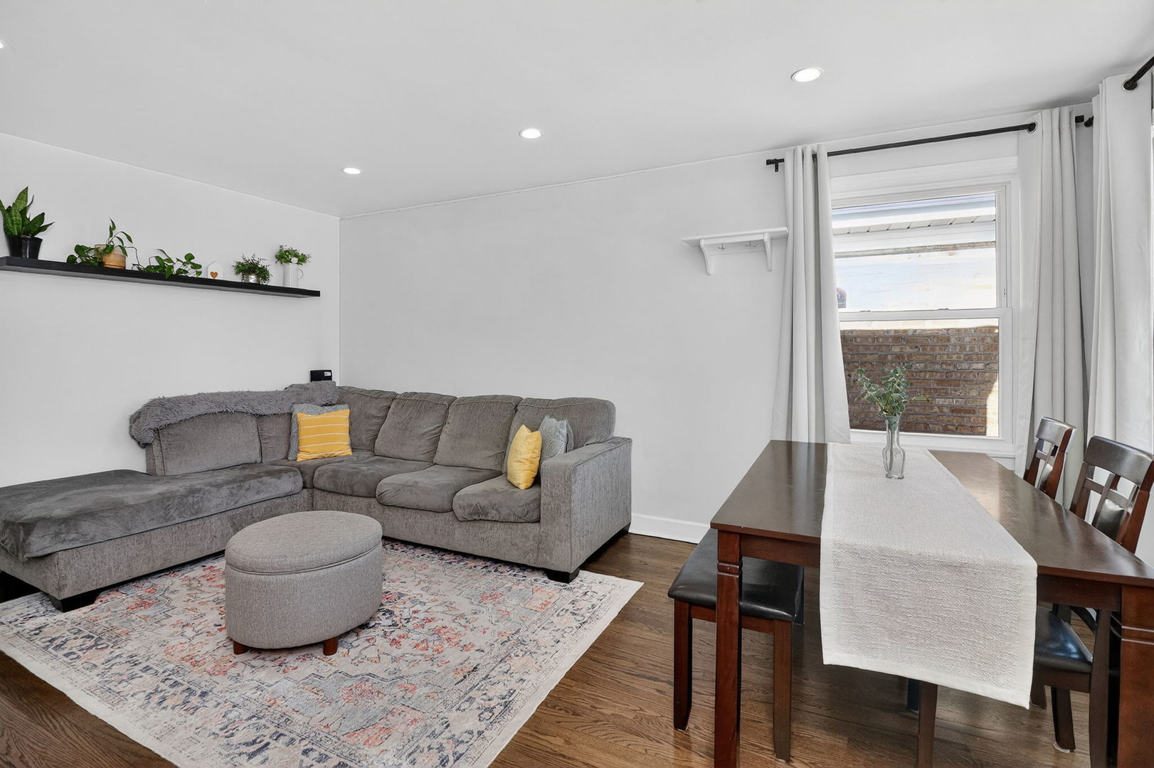 5226 N Moody Avenue, Chicago, IL 60630