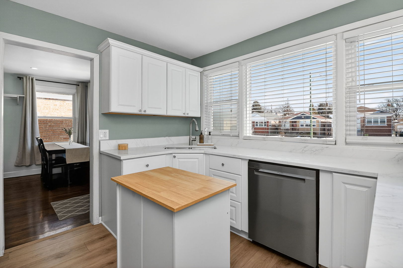 5226 N Moody Avenue, Chicago, IL 60630