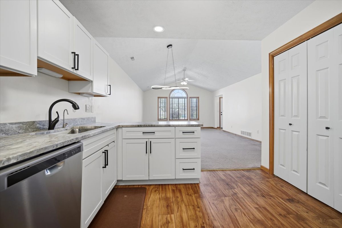 3715 Wine Way, Bloomington, IL 61704