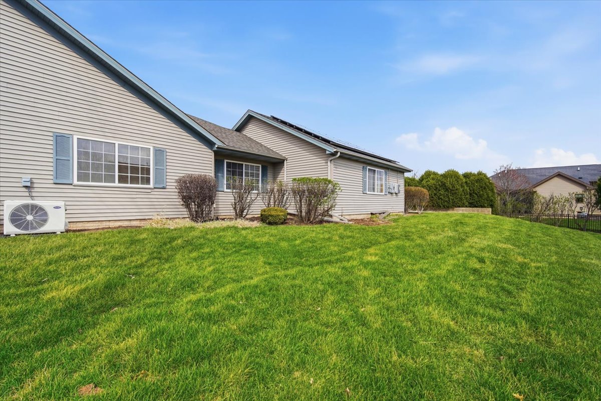 3715 Wine Way, Bloomington, IL 61704