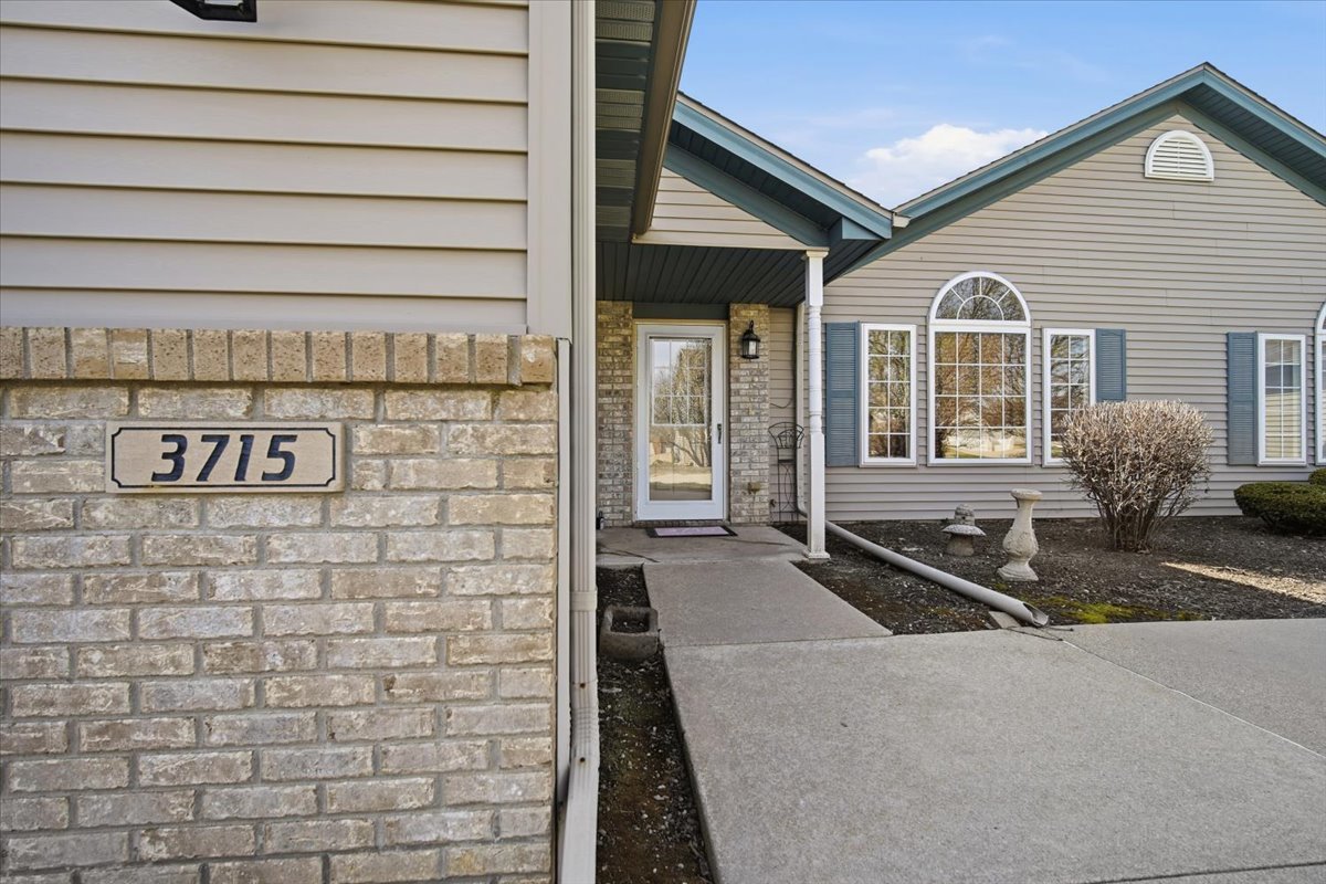 3715 Wine Way, Bloomington, IL 61704