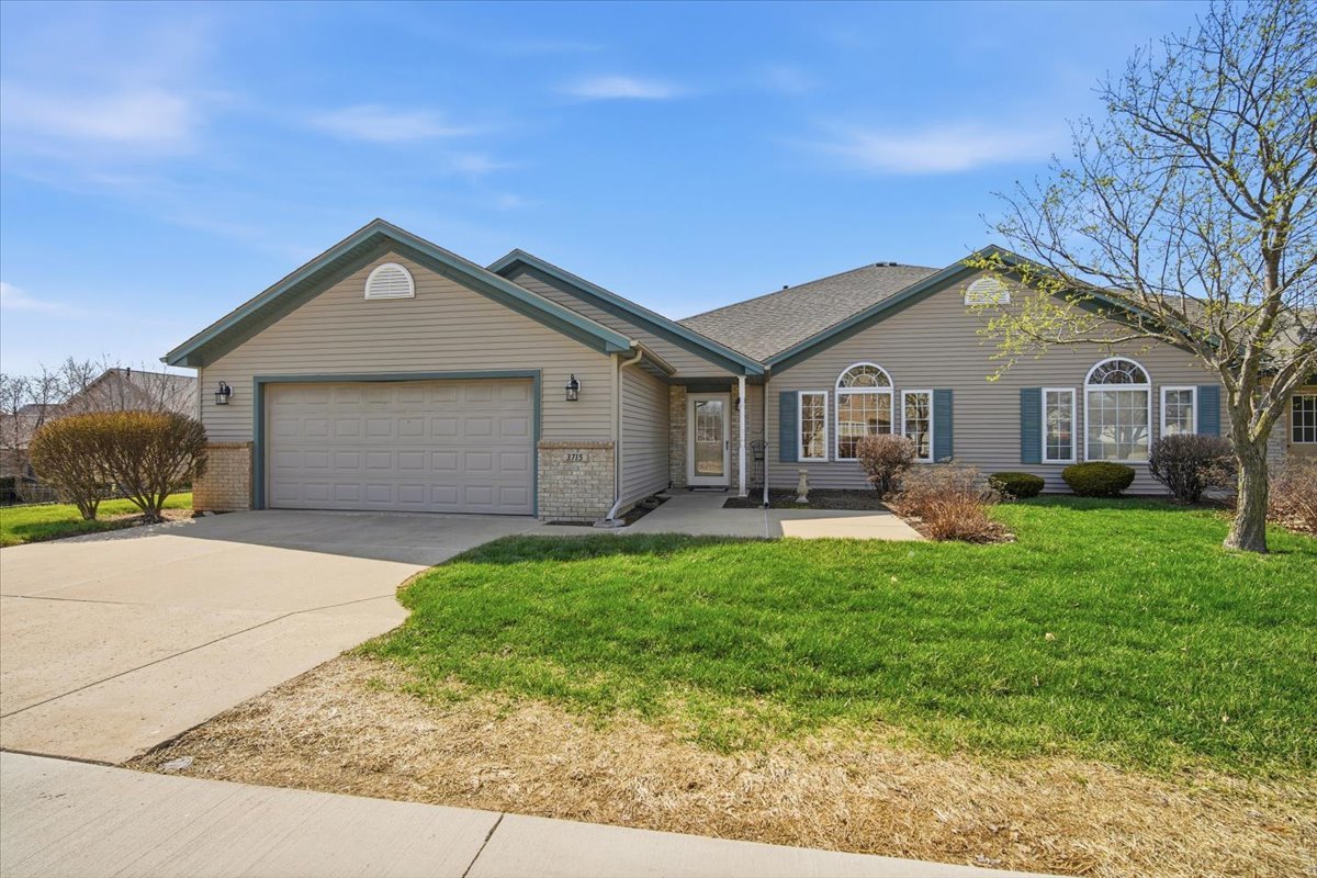 3715 Wine Way, Bloomington, IL 61704