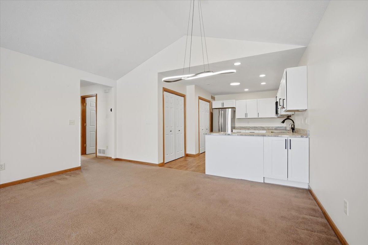 3715 Wine Way, Bloomington, IL 61704