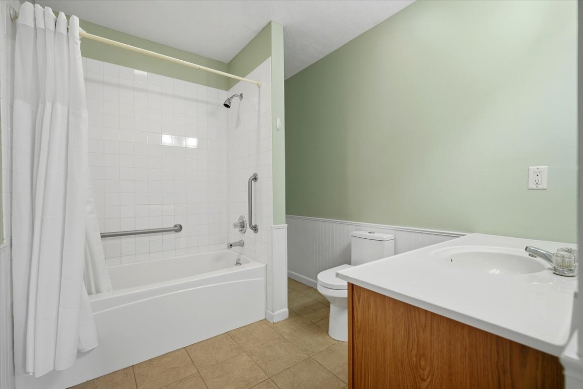 3715 Wine Way, Bloomington, IL 61704