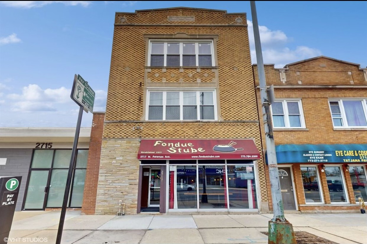 2717 W Peterson Avenue #2F, Chicago, IL 60659
