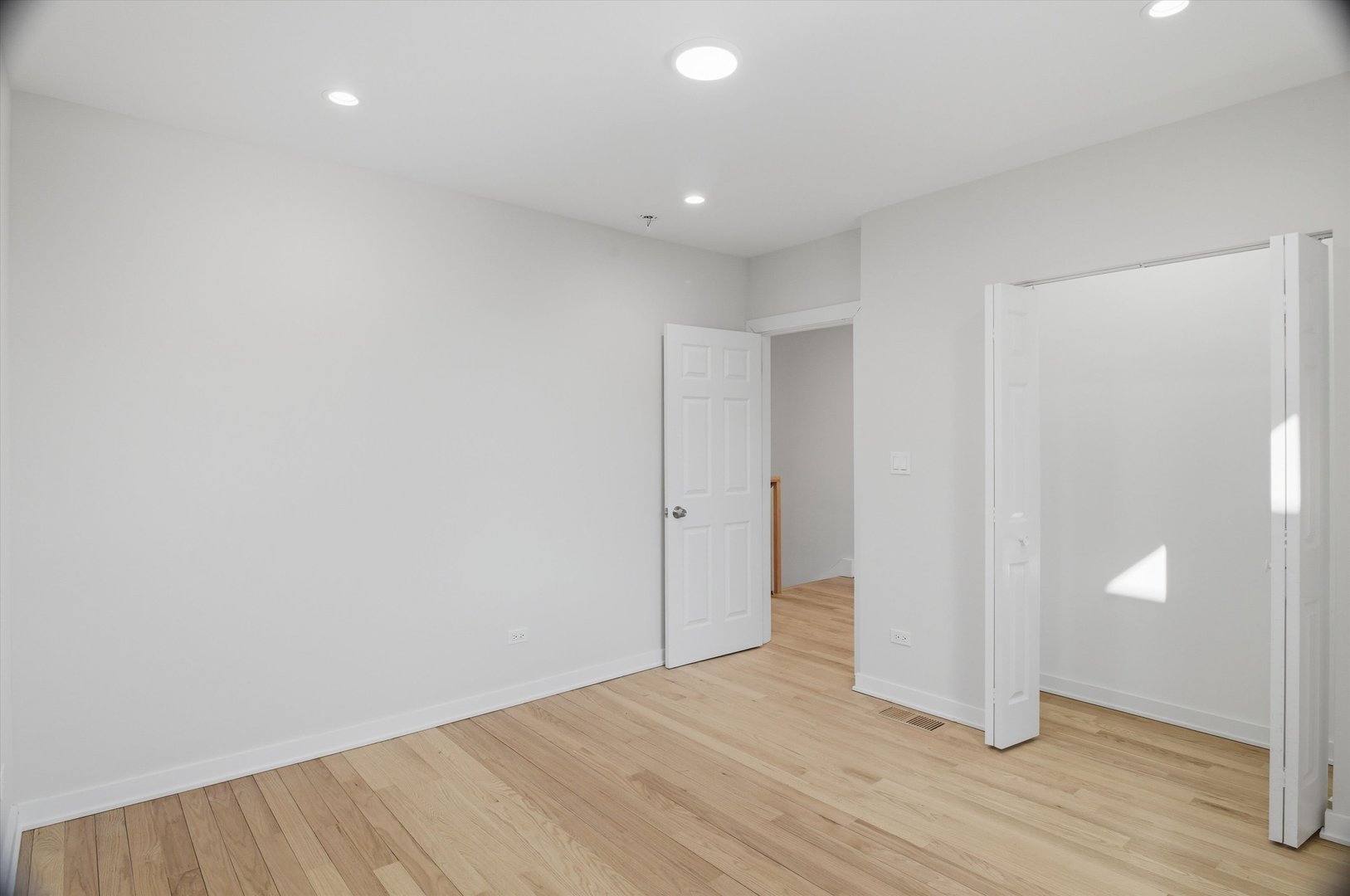 821 N Lockwood Avenue, Chicago, IL 60651