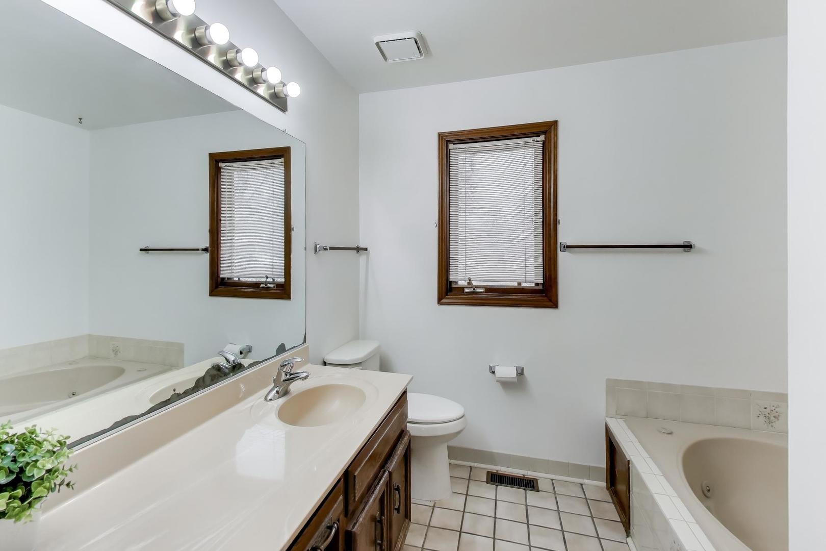 1111 Samstag Court, Naperville, IL 60563