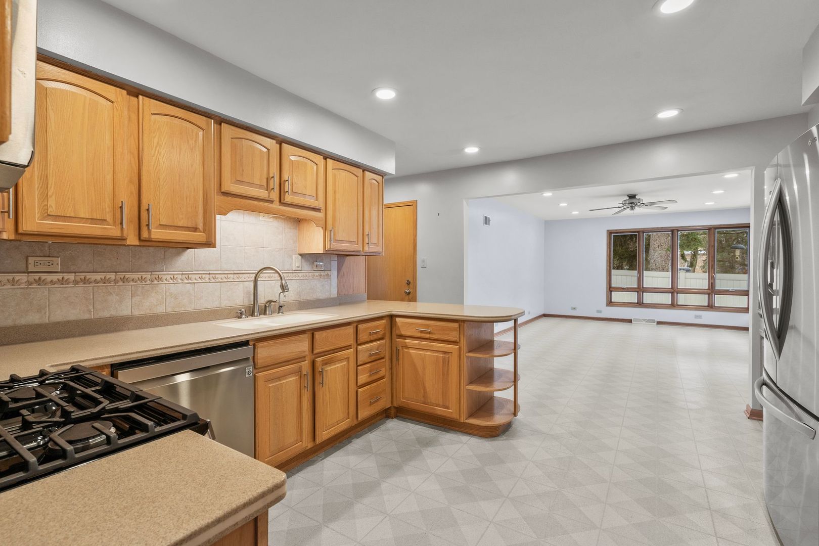 8545 Candlelight Drive, Willow Springs, IL 60480