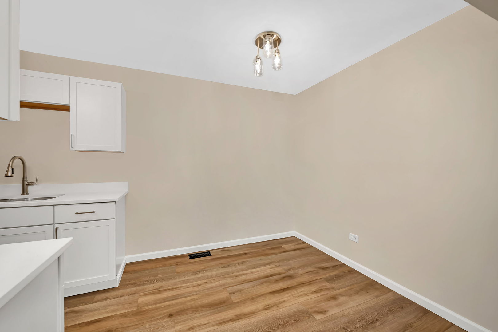 1113 Gael Drive #B, Joliet, IL 60435