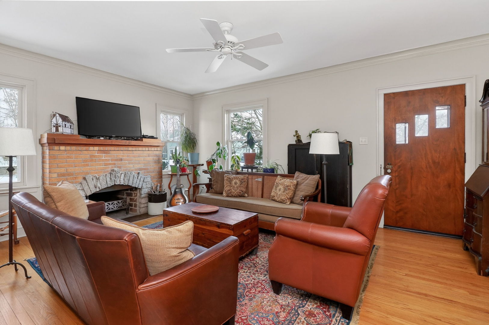 4640 Lee Avenue, Downers Grove, IL 60515