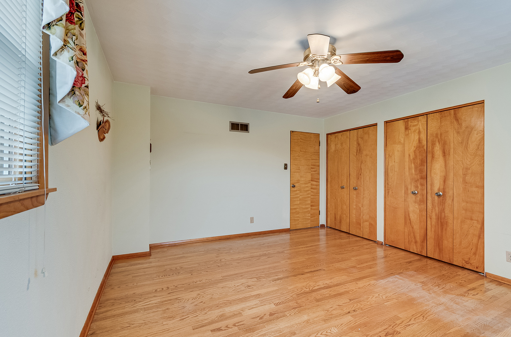 1724 Lincoln Avenue, Crest Hill, IL 60403