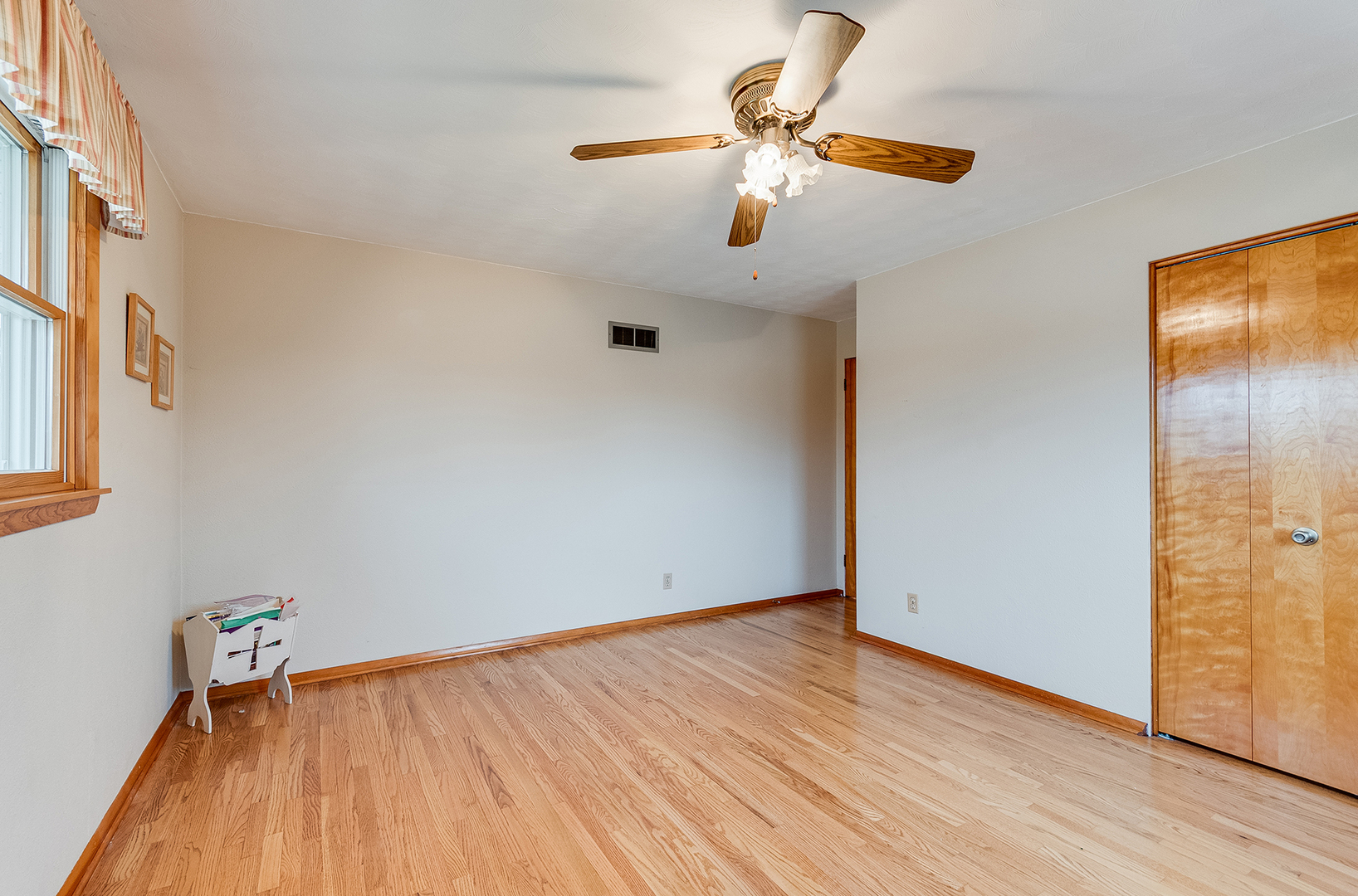 1724 Lincoln Avenue, Crest Hill, IL 60403