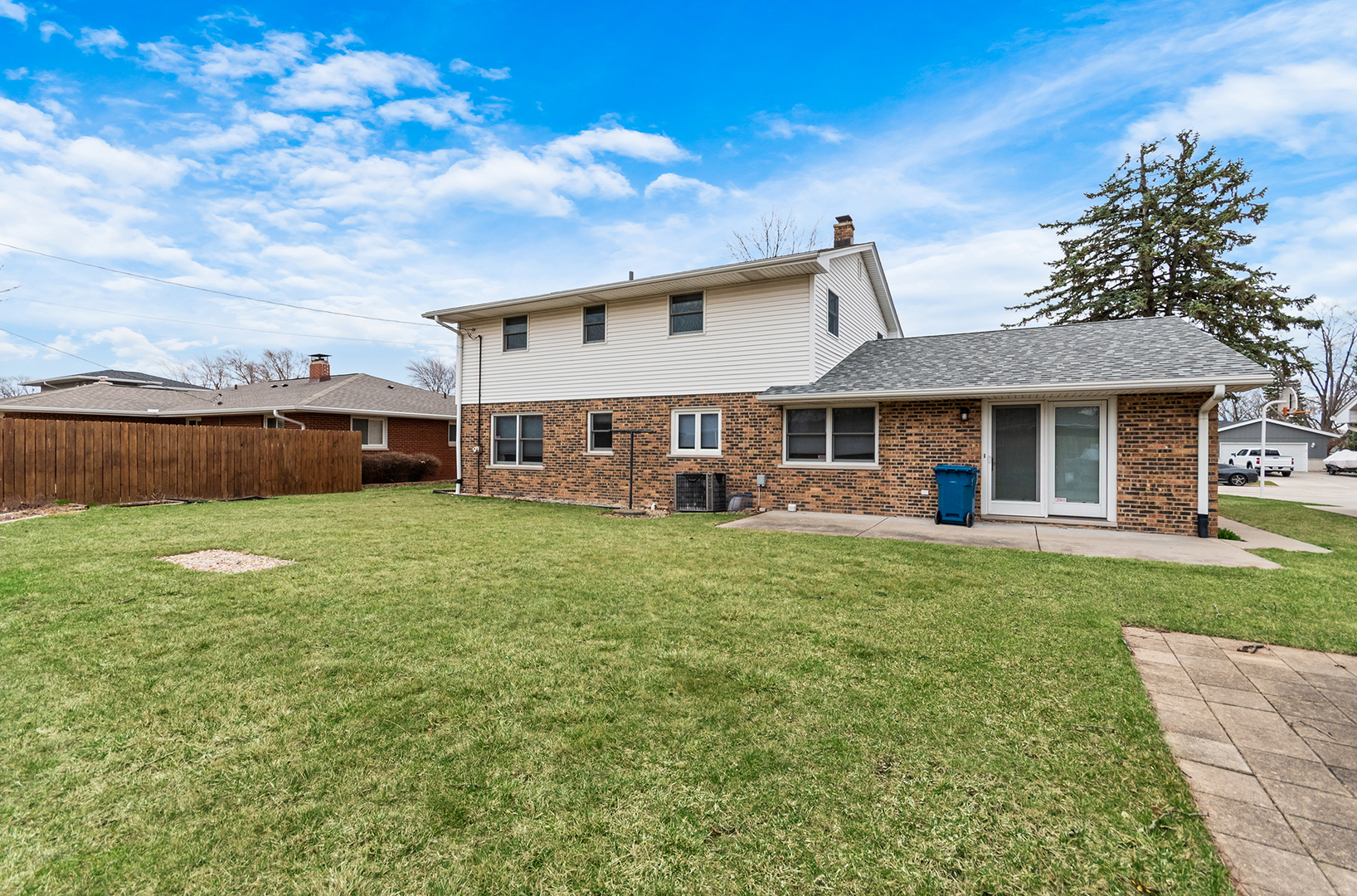 1724 Lincoln Avenue, Crest Hill, IL 60403