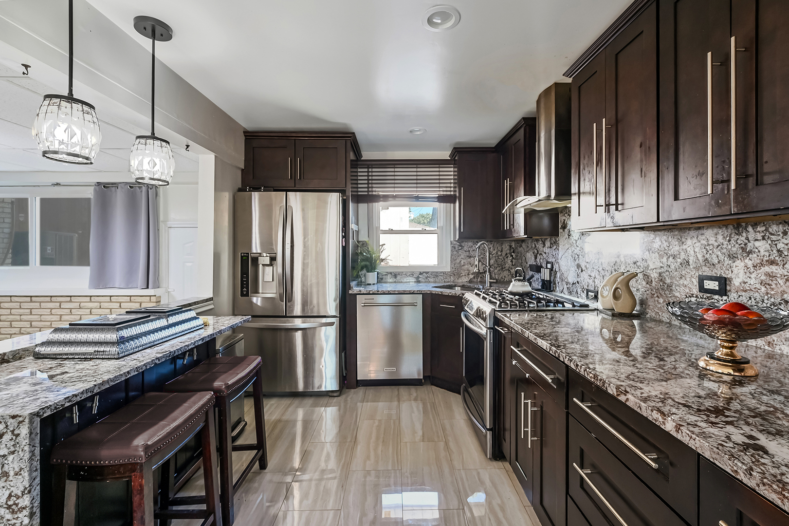 7702 W 66th Street, Bedford Park, IL 60501