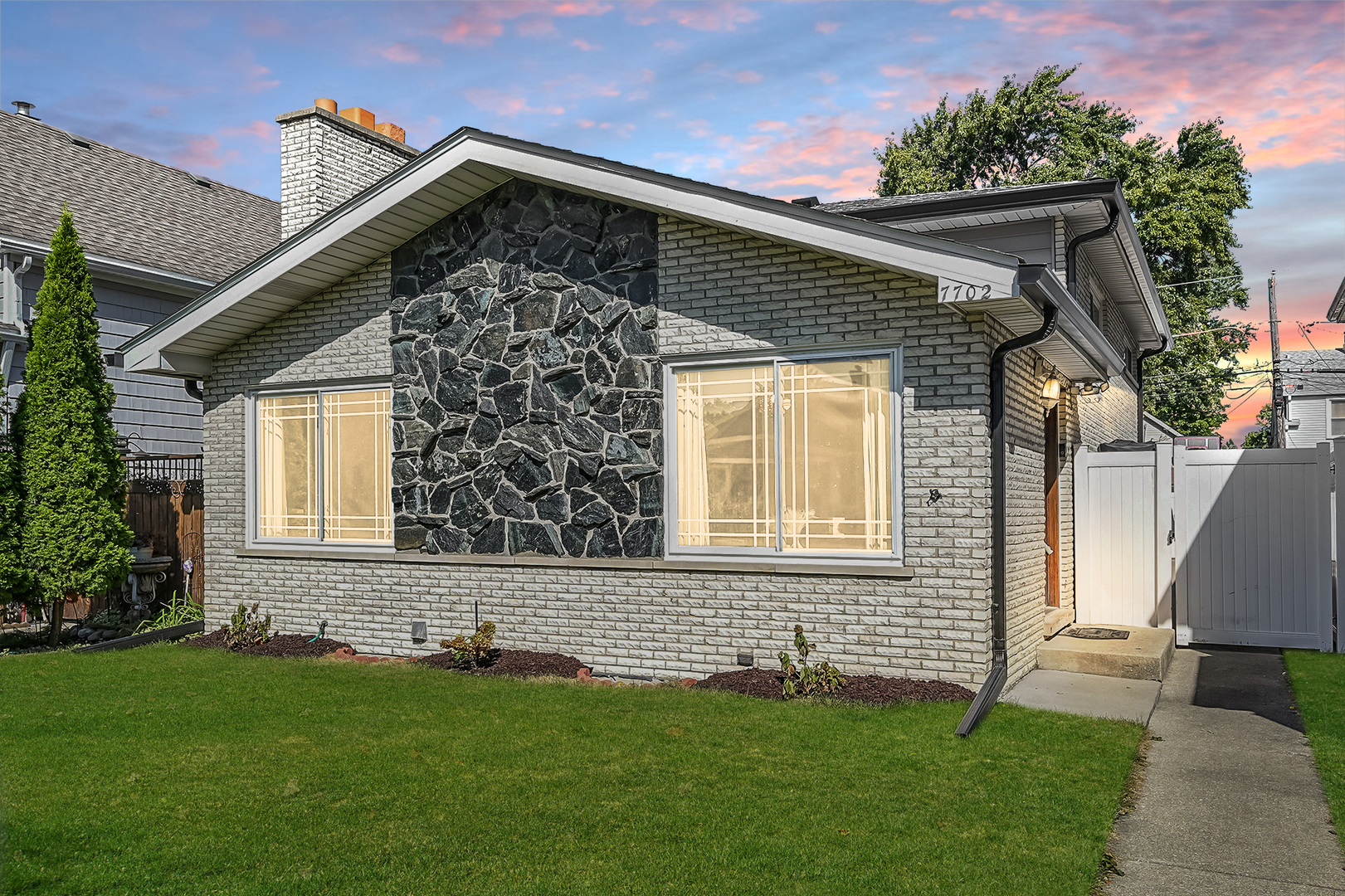 7702 W 66th Street, Bedford Park, IL 60501