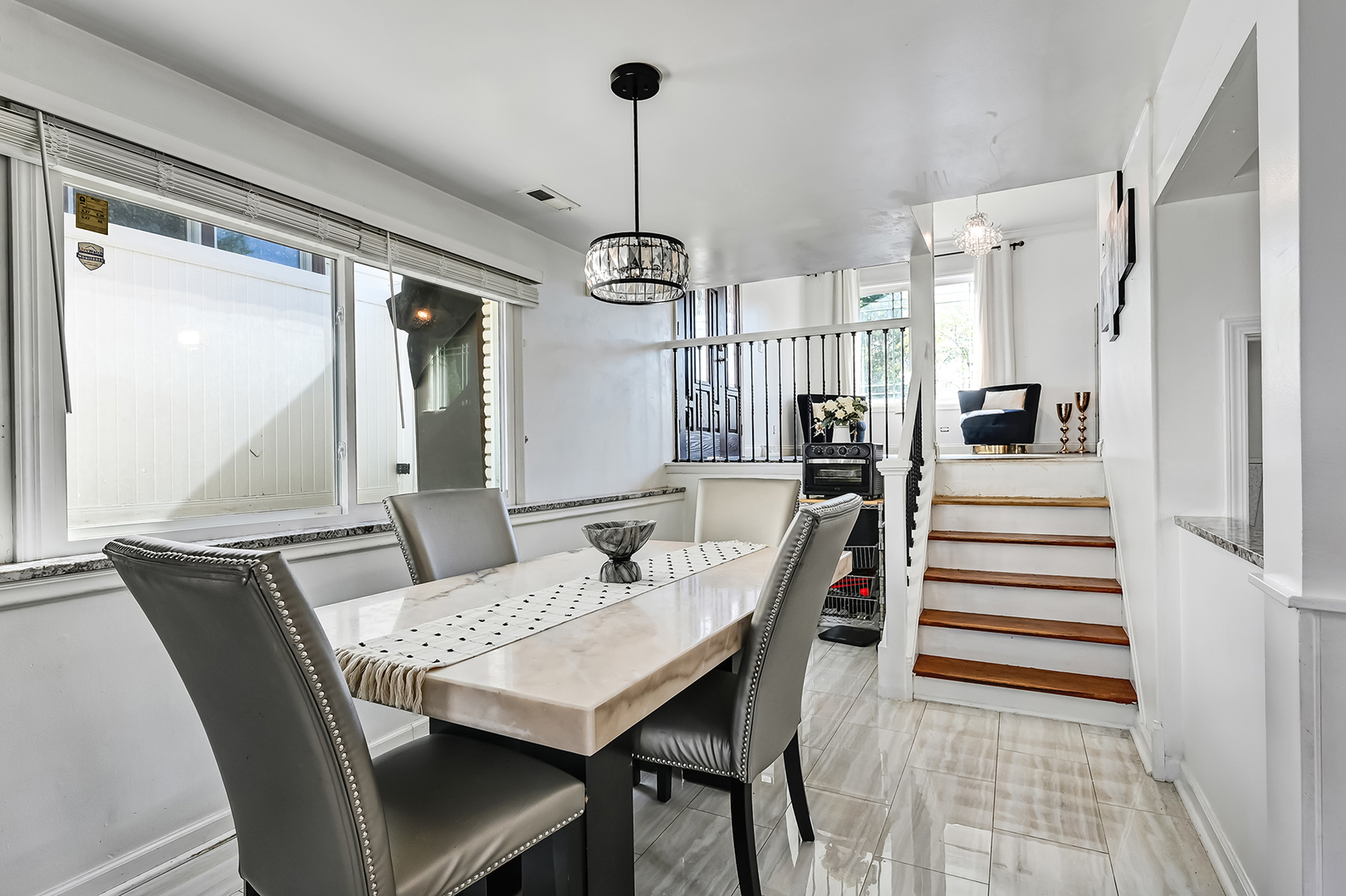 7702 W 66th Street, Bedford Park, IL 60501