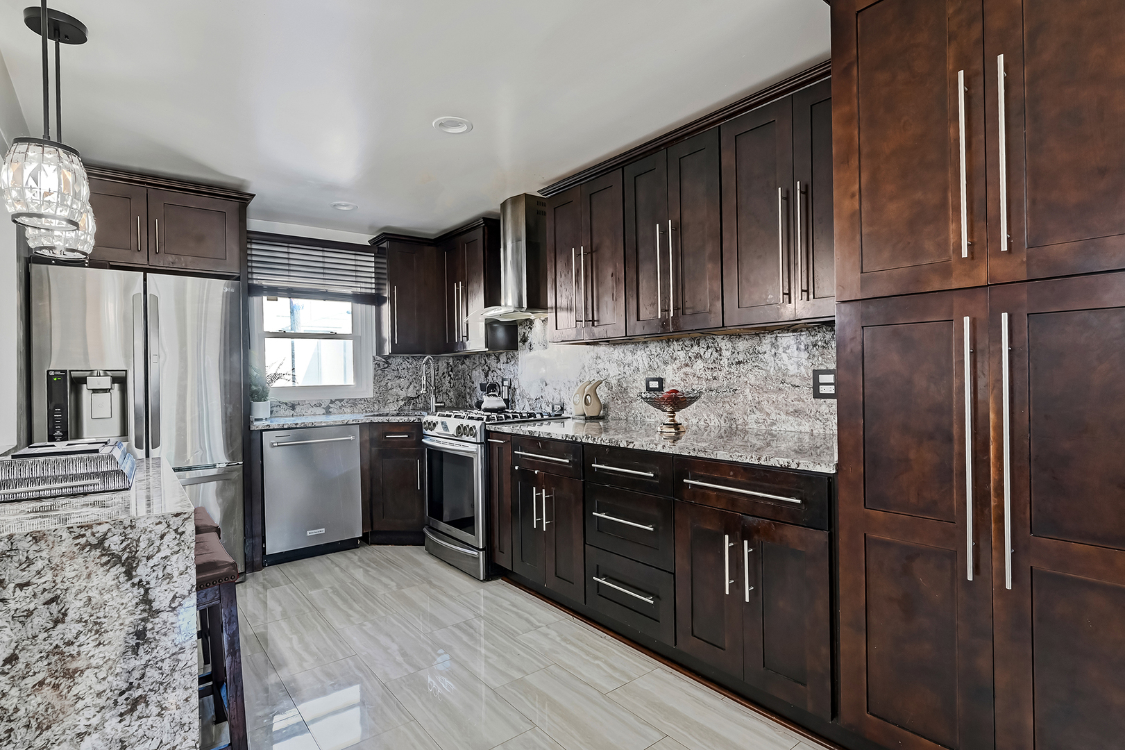 7702 W 66th Street, Bedford Park, IL 60501