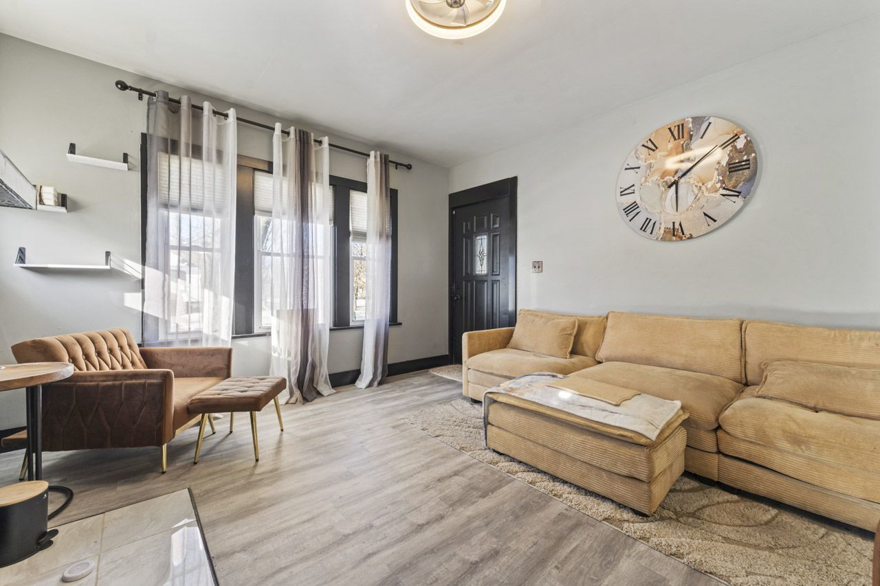 819 N Ash Street, Waukegan, IL 60085