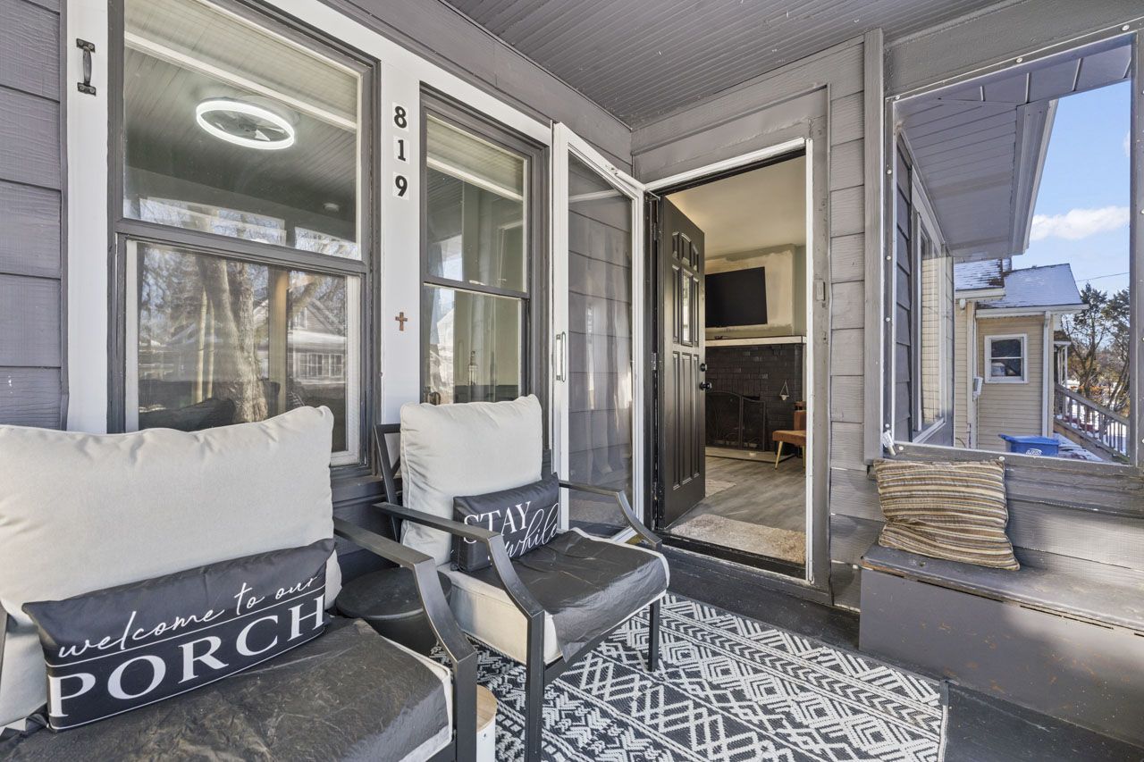 819 N Ash Street, Waukegan, IL 60085