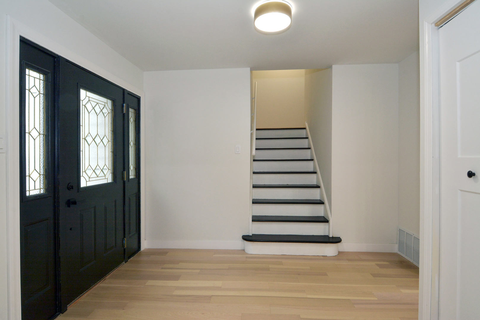 1703 N Burning Bush Lane, Mount Prospect, IL 60056