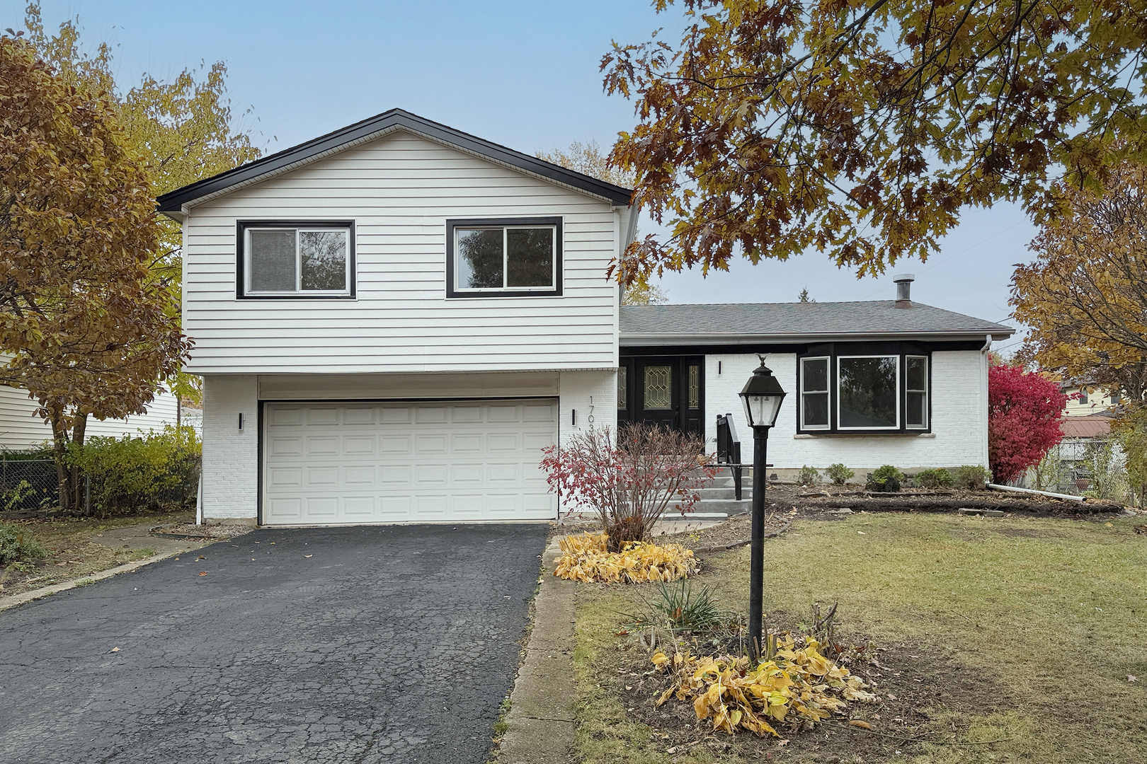 1703 N Burning Bush Lane, Mount Prospect, IL 60056