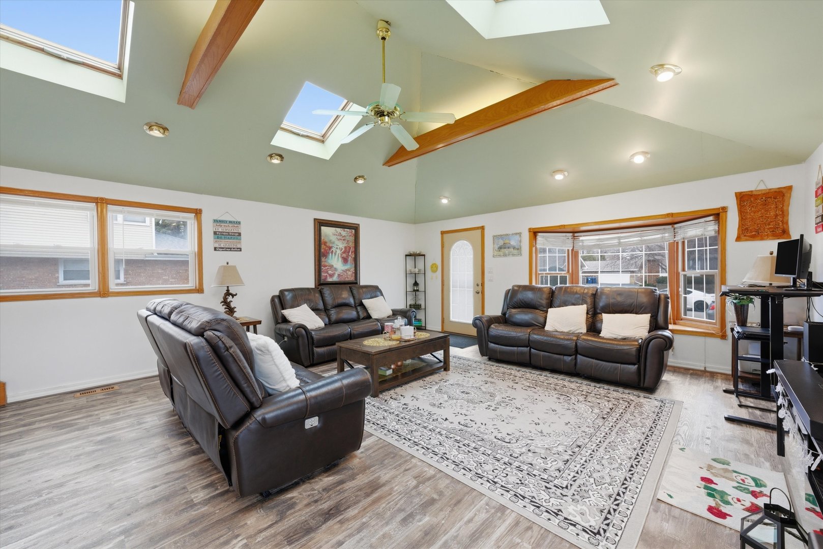 10716 S Nashville Avenue, Worth, IL 60482