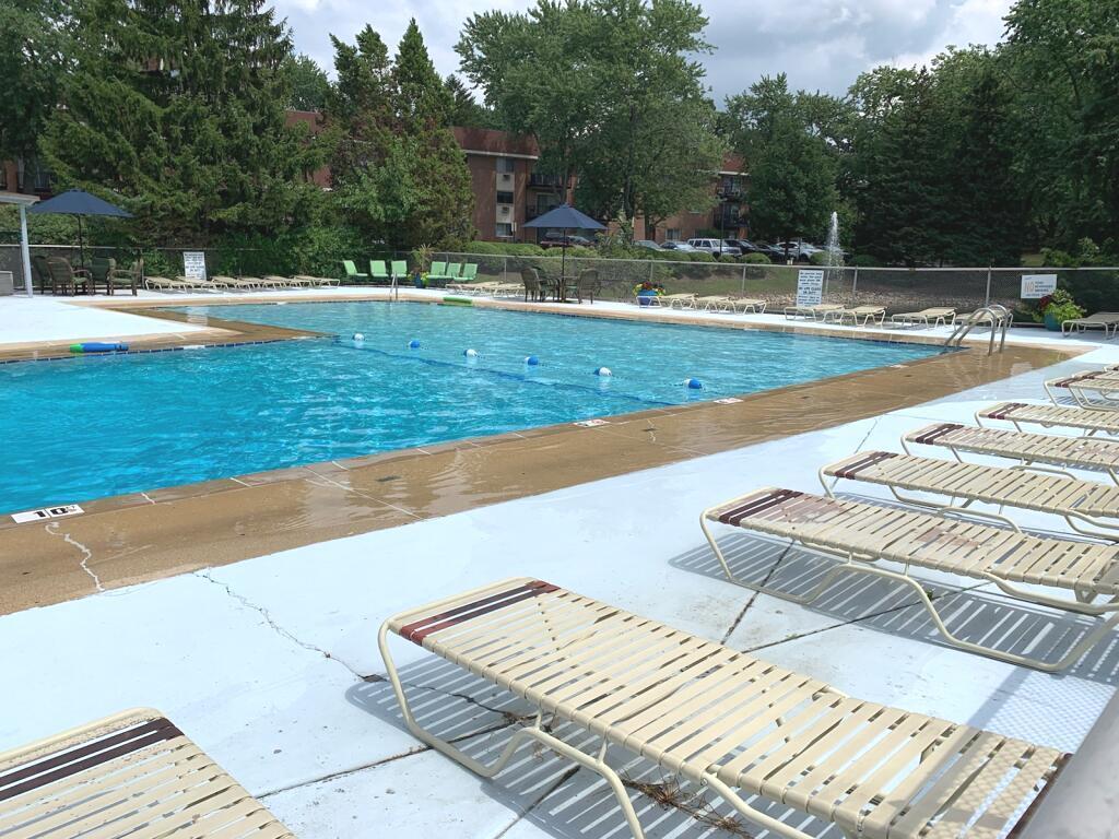 1198 Royal Glen Drive #314, Glen Ellyn, IL 60137