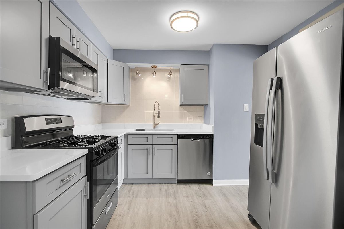 10310 Ridgeland Avenue #208, Chicago Ridge, IL 60415