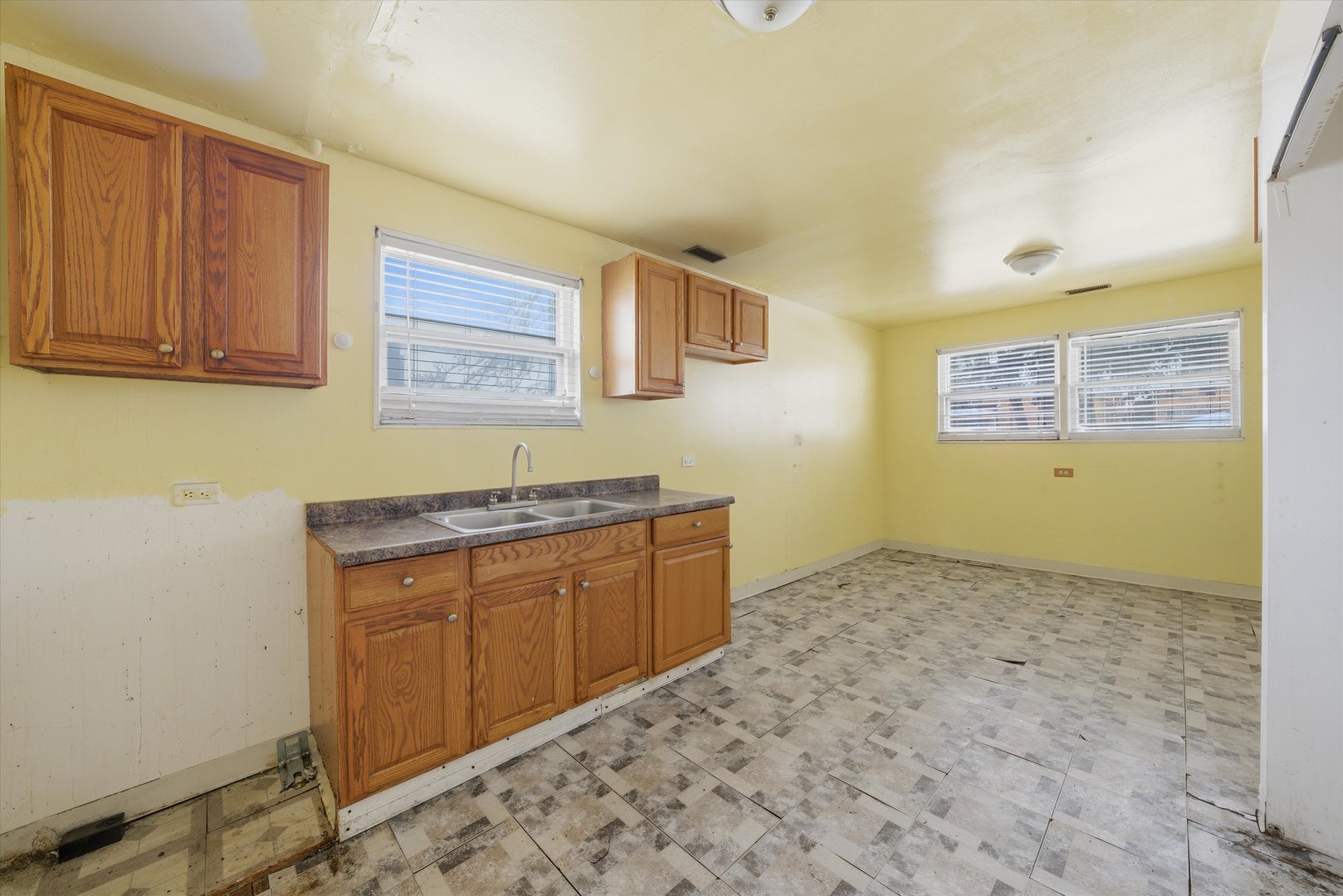 129 49th Avenue, Bellwood, IL 60104