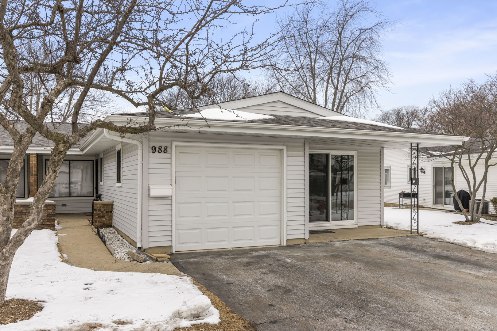 988 Chelsea Lane, Schaumburg, IL 60193