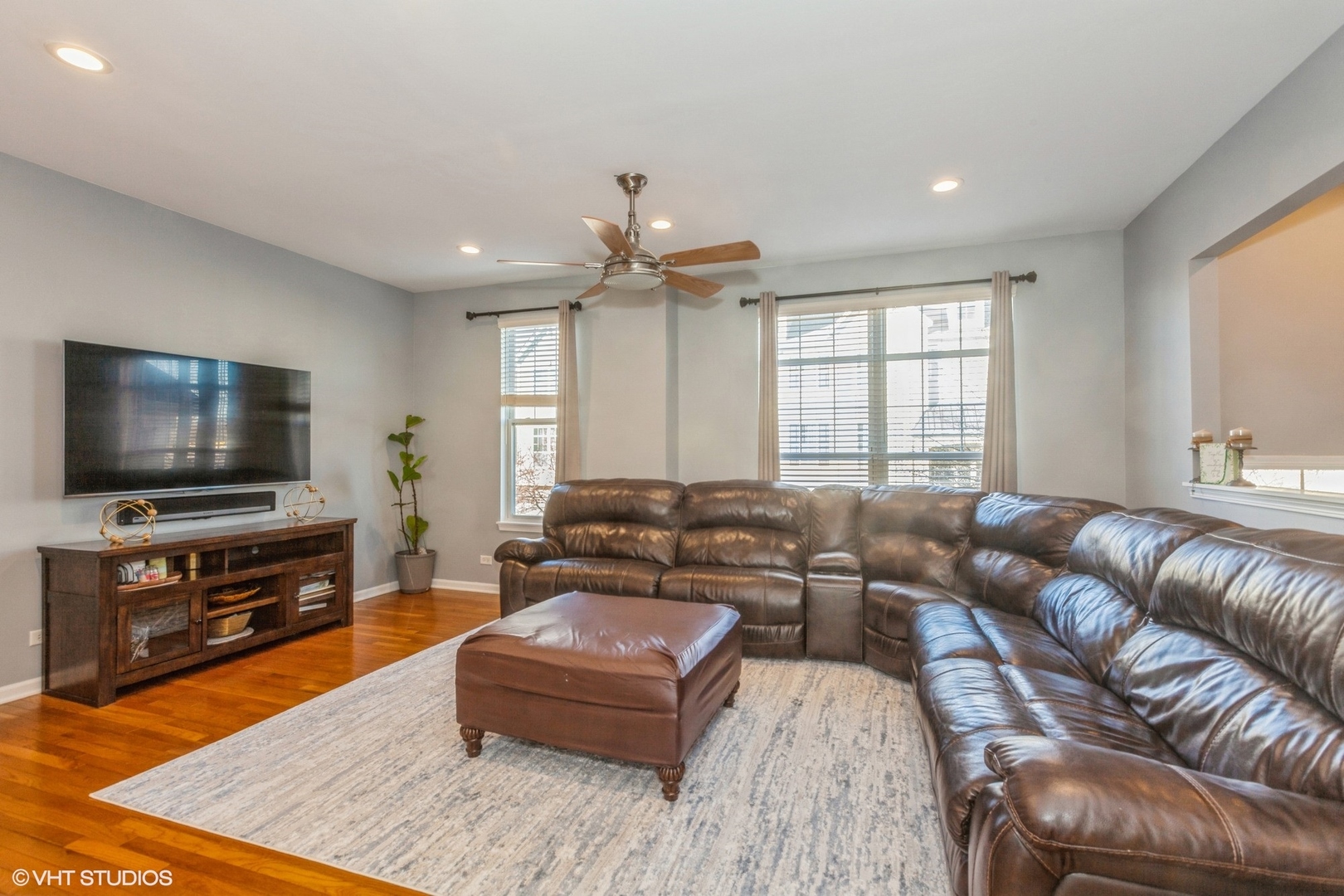 375 N Commerce Street, Aurora, IL 60504