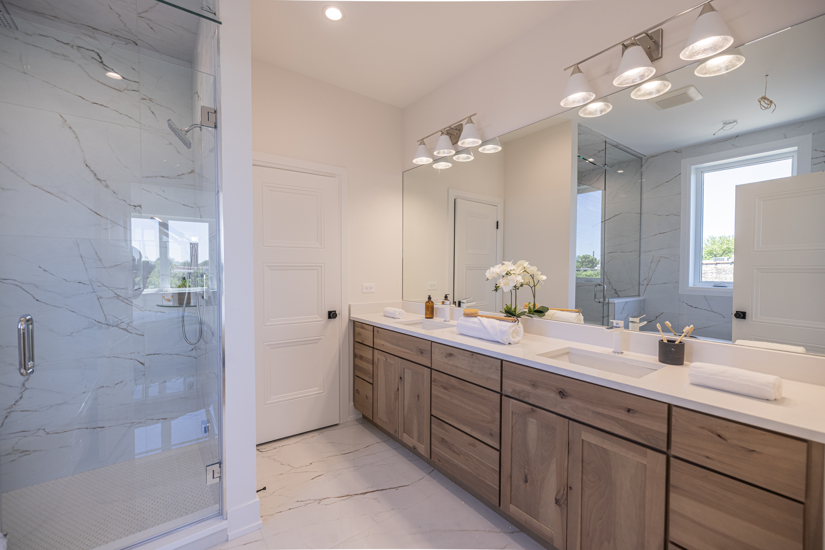 941 N Winchester Avenue #2, Chicago, IL 60622