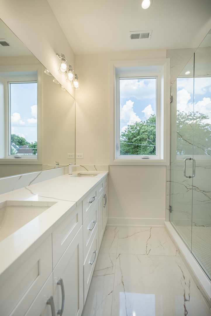 941 N Winchester Avenue #2, Chicago, IL 60622