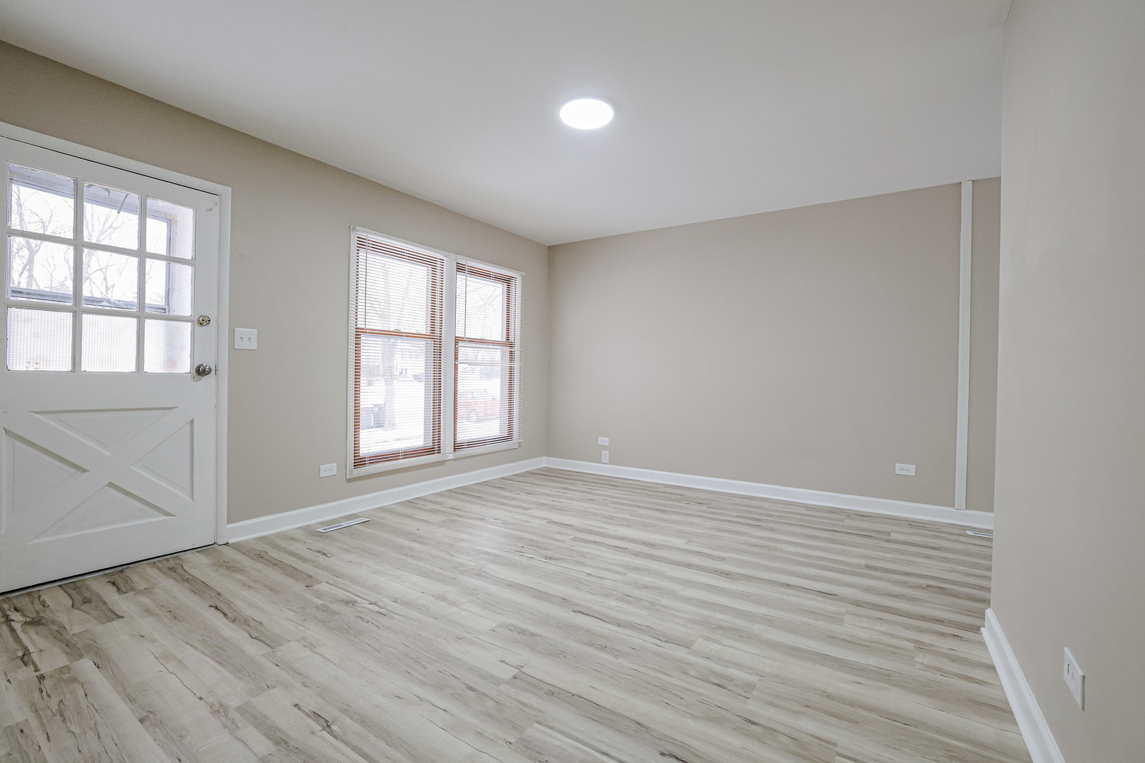 311 W Kennedy Drive, Streamwood, IL 60107