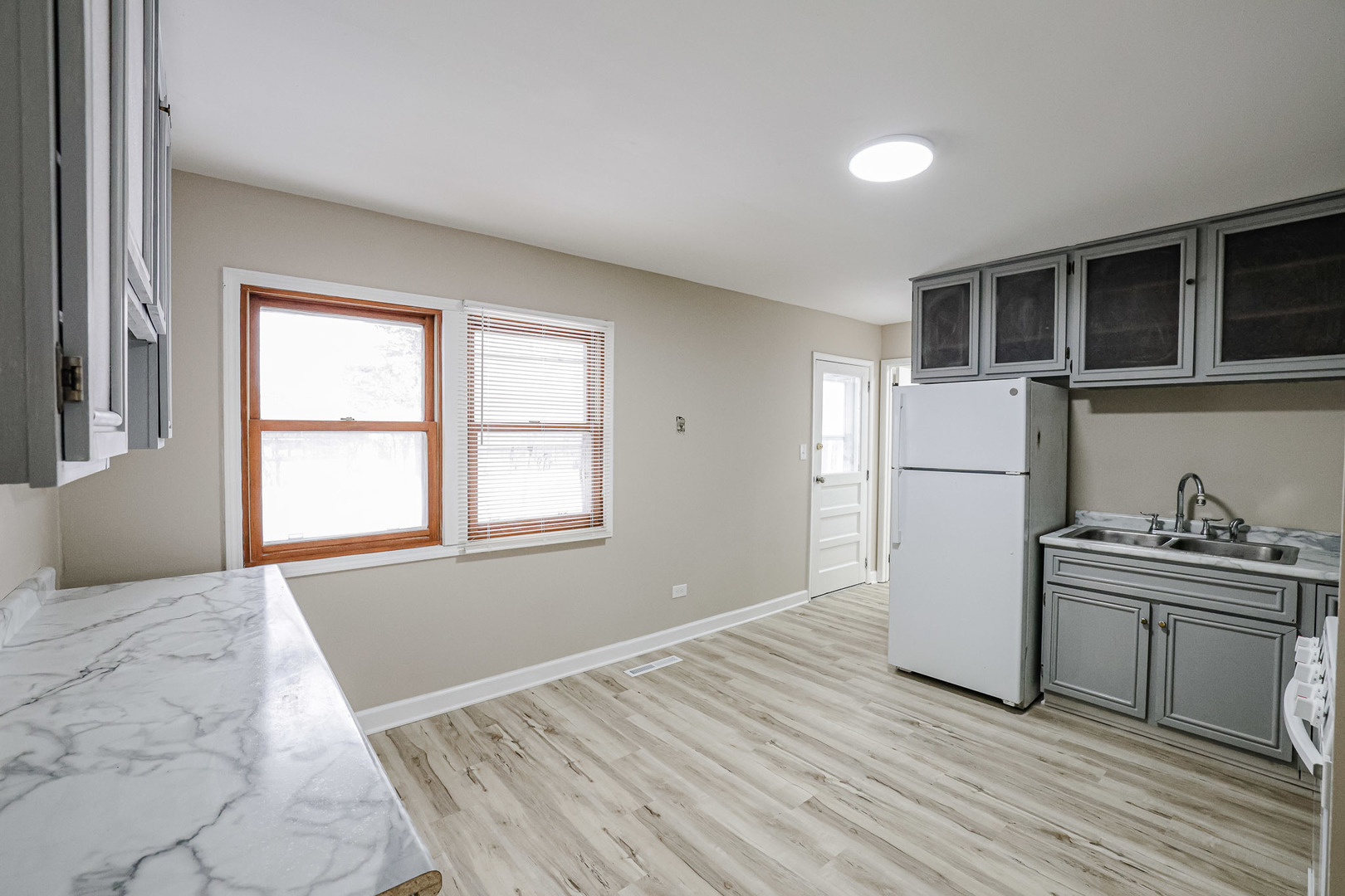 311 W Kennedy Drive, Streamwood, IL 60107