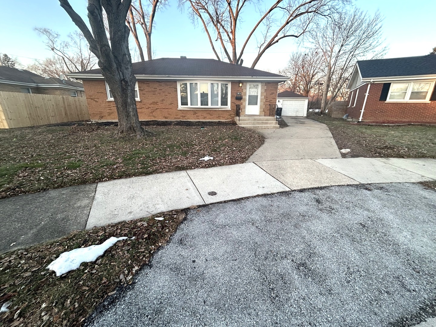 656 E 159th Place, South Holland, IL 60473