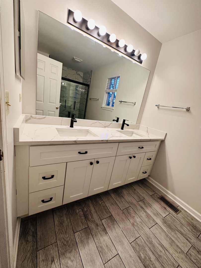 1008 Victoria Drive, Fox River Grove, IL 60021