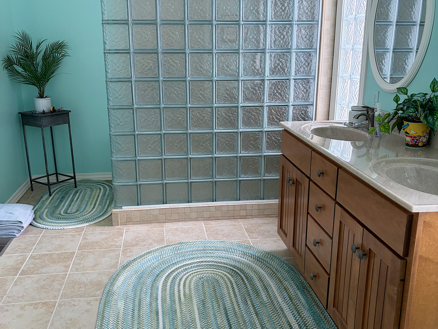 200 N Henderson Street, Kenney, IL 61749