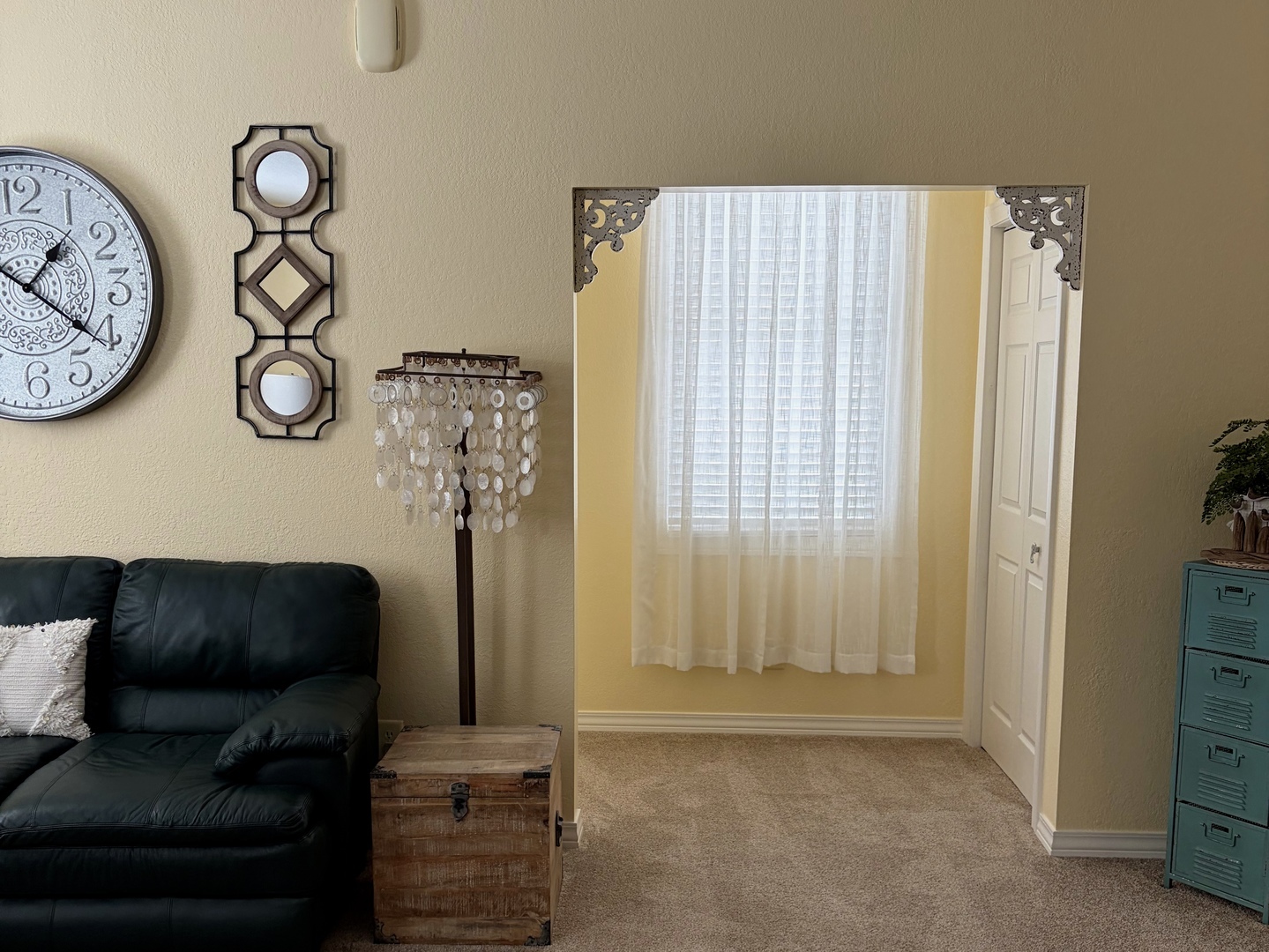 200 N Henderson Street, Kenney, IL 61749