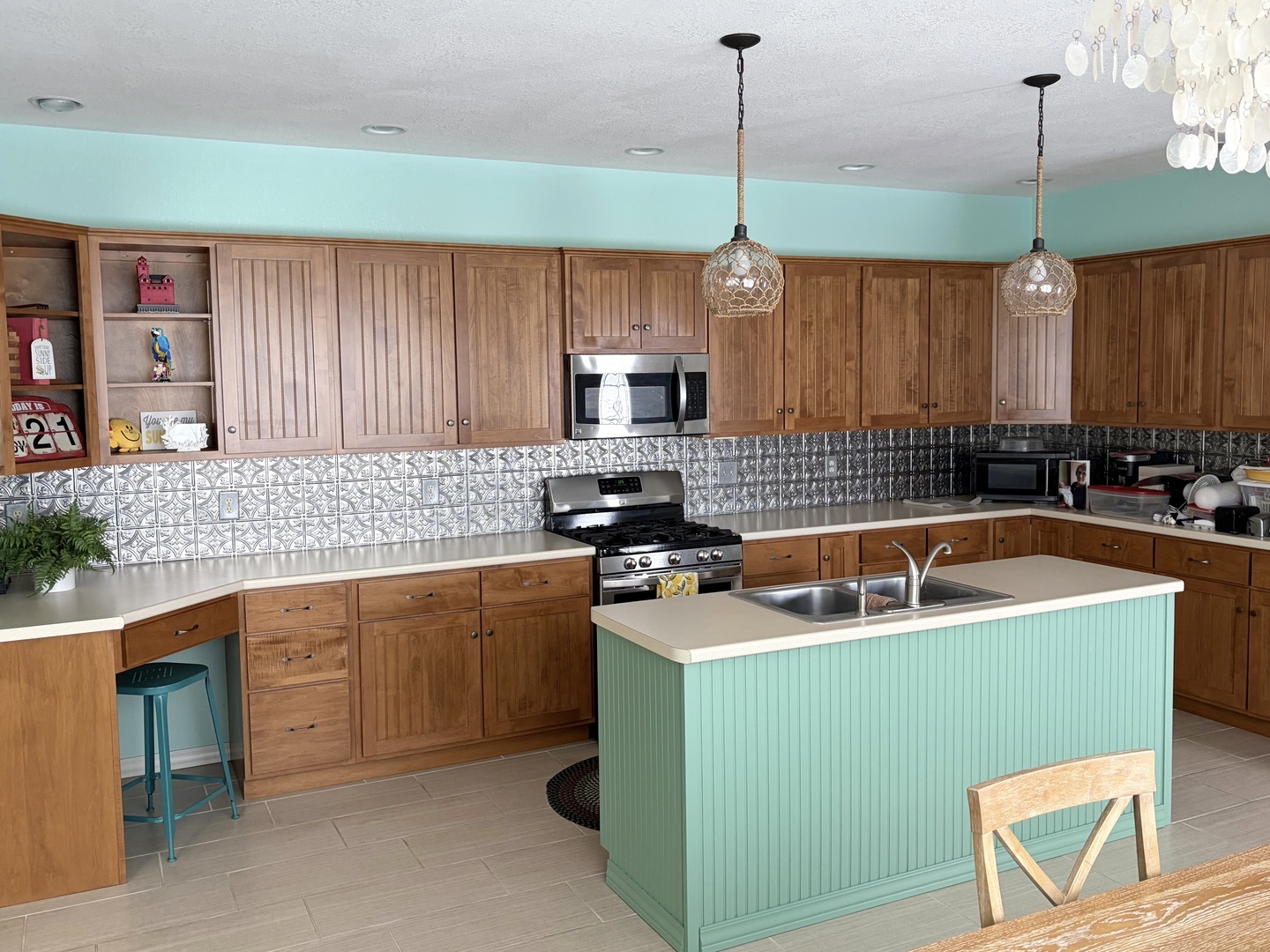 200 N Henderson Street, Kenney, IL 61749