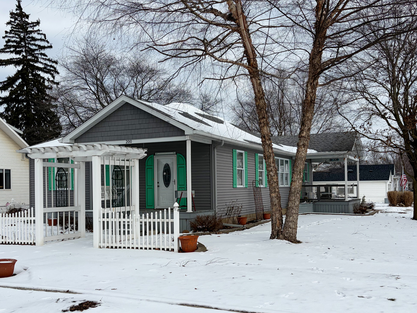 200 N Henderson Street, Kenney, IL 61749