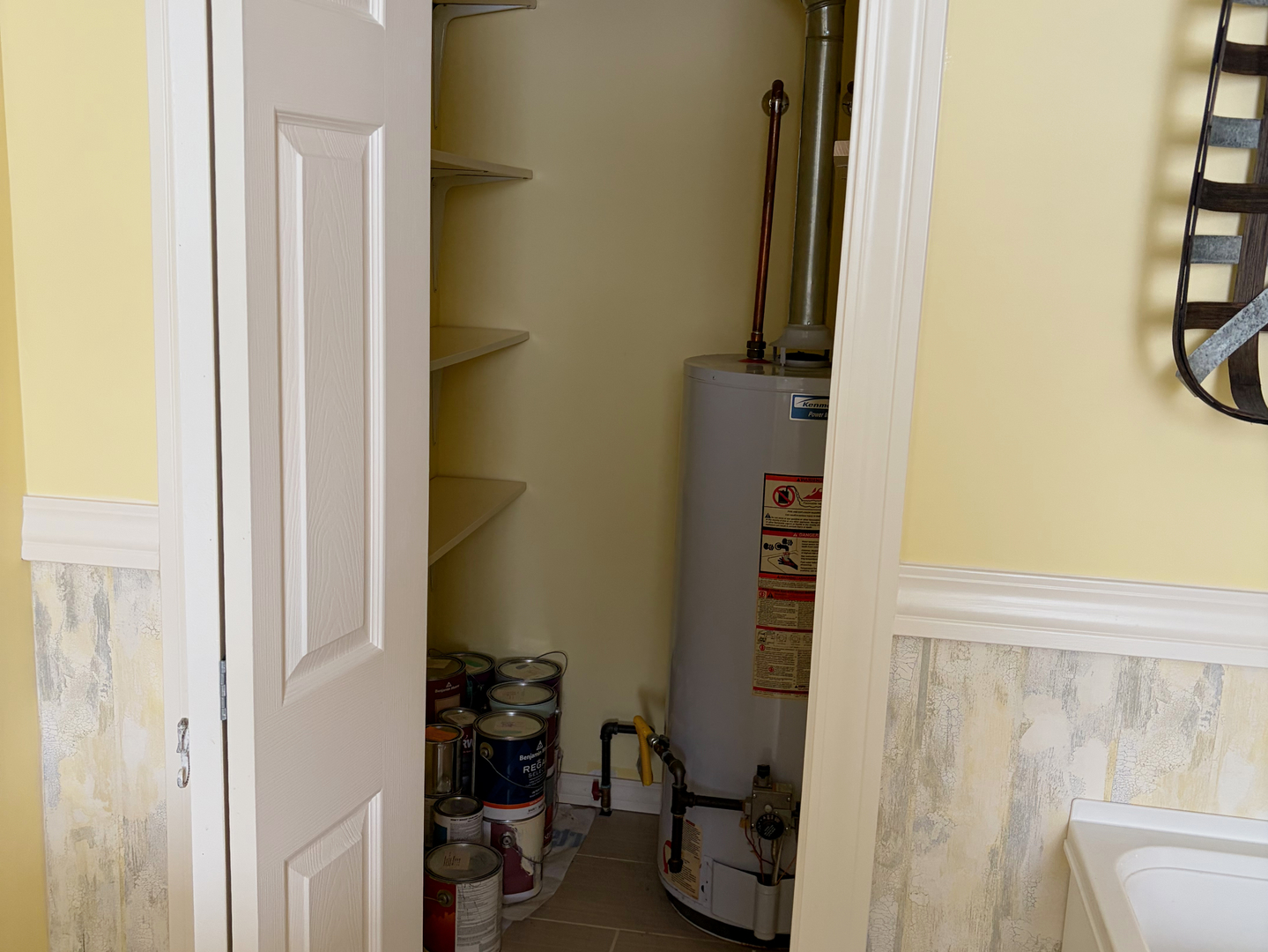 200 N Henderson Street, Kenney, IL 61749