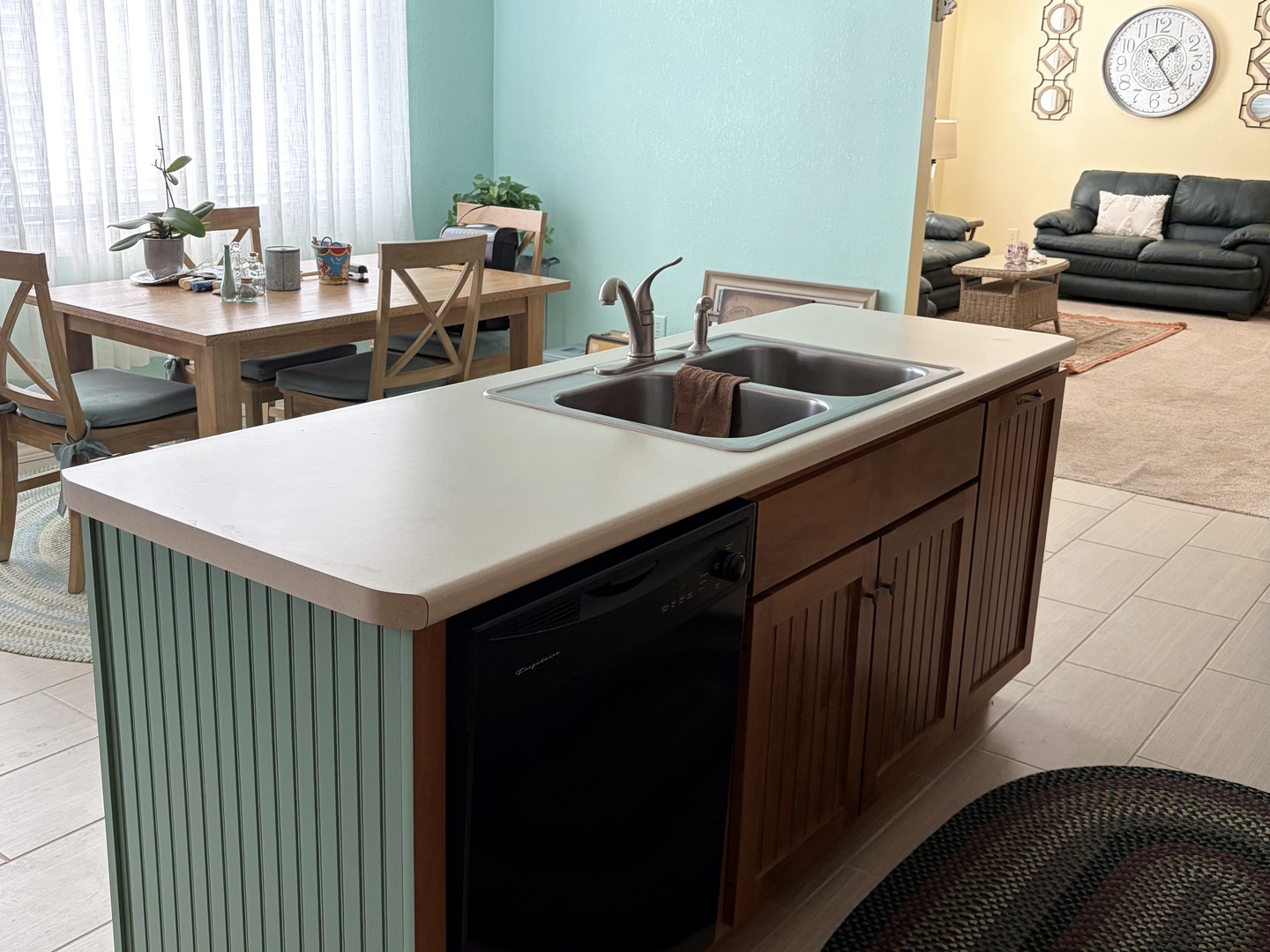 200 N Henderson Street, Kenney, IL 61749