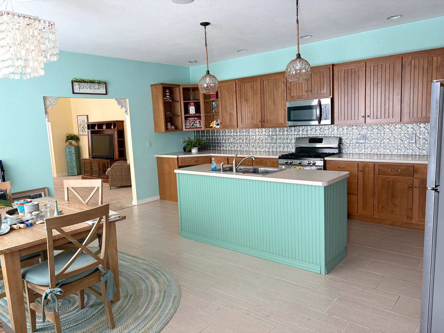 200 N Henderson Street, Kenney, IL 61749