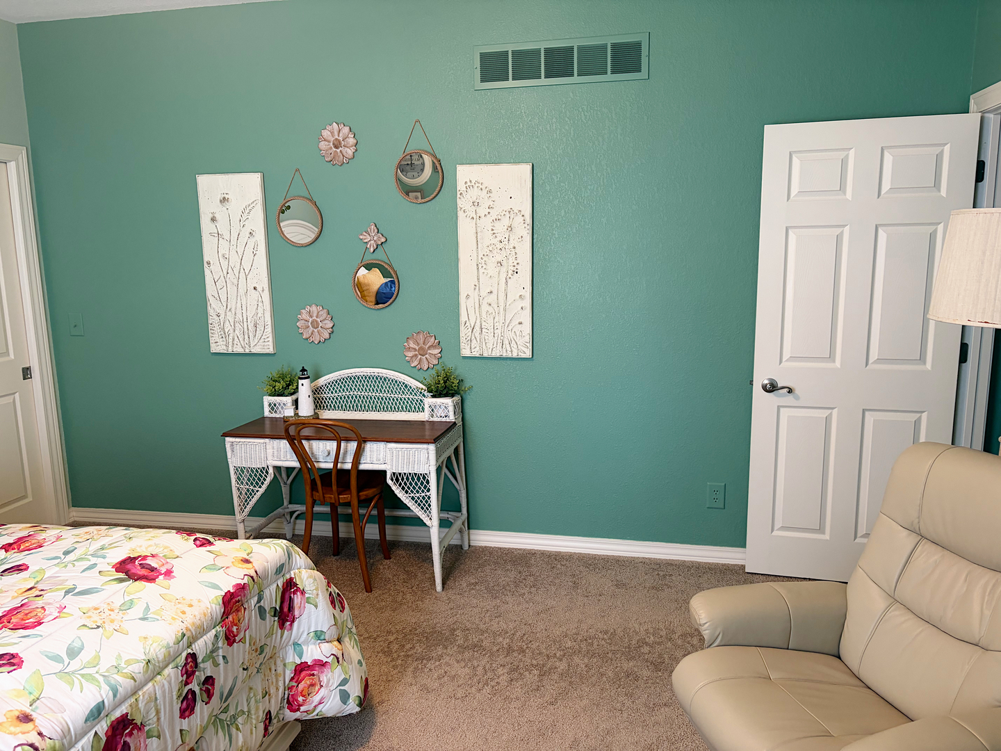 200 N Henderson Street, Kenney, IL 61749