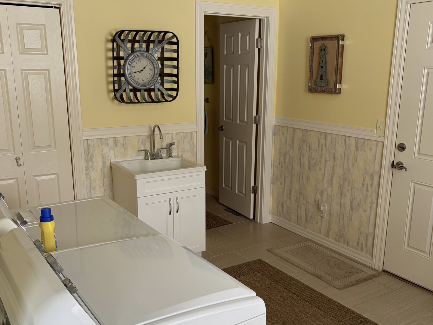 200 N Henderson Street, Kenney, IL 61749