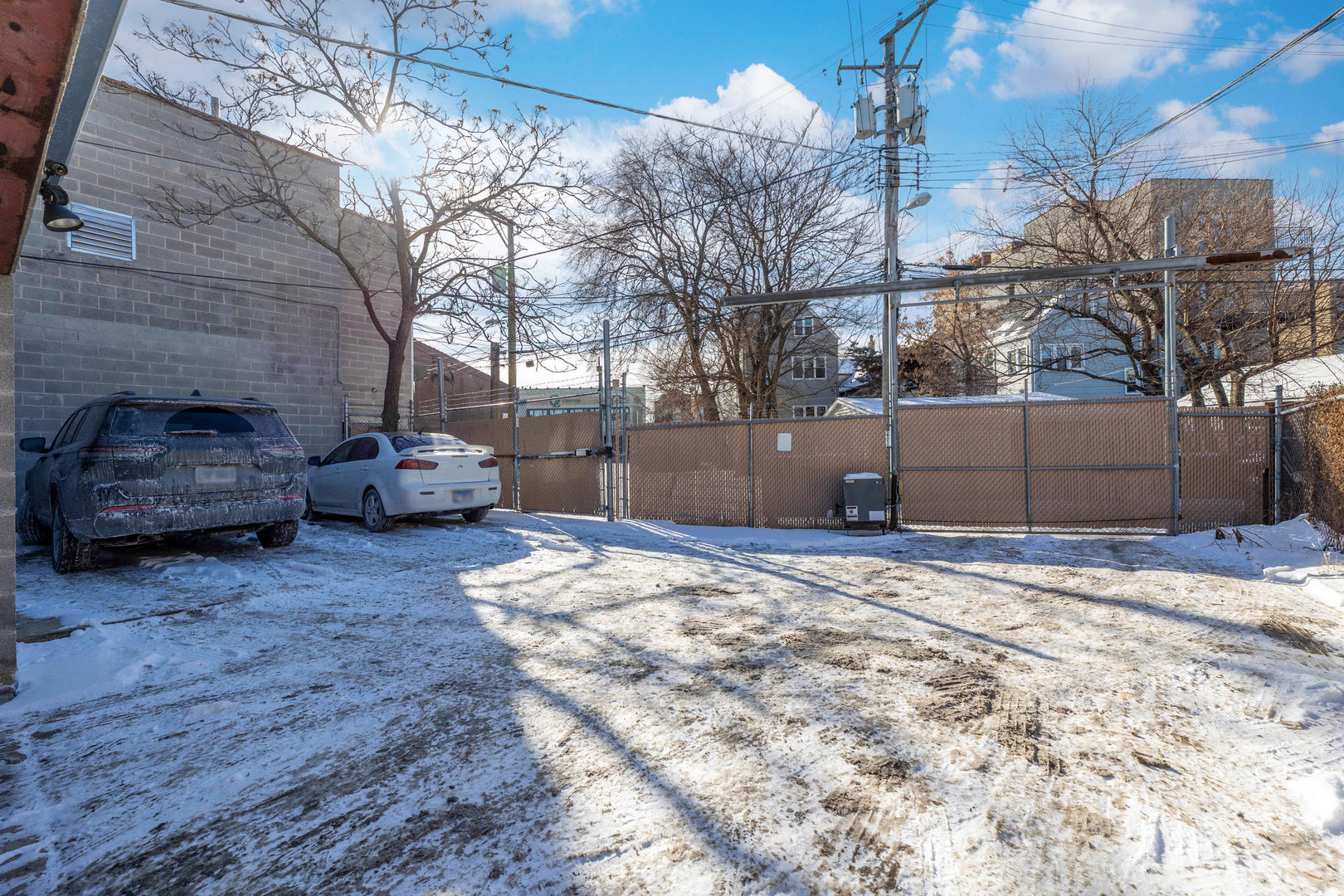 2832 N Milwaukee Avenue, Chicago, IL 60618